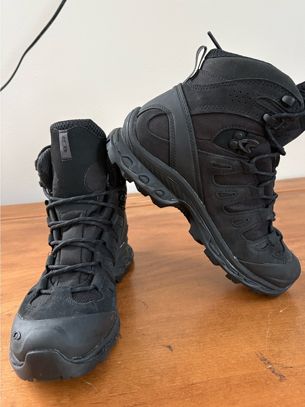 Salomon GoreTex Men's Black Tactical Hiking Boots Size 7
